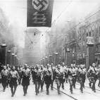 10th November 1937: Nazi dictator, Adolf Hitler (1889 - 1945) and Hermann Goering (1893 - 1946), leading a procession of Nazis to the Munich Burgerbrau Cellar, to celebrate the Munich Beer Hall Putsch of 1923. (Photo by Keystone/Getty Images)