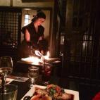 Los usuarios de este restaurante japonés situado en el barrio neoyorquino de Tribeca lo describen como un lugar donde se prima el espectáculo. "Es un restaurante en un sótano ambientado en un poblado ninja", asegura Villanu, que describe la c...