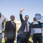 El presidente del Gobierno, Mariano Rajoy, junto al presidente del PP en Andalucía, Juanma Moreno; y el alcalde de Málaga y candidato del PP a la reelección, Francisco de la Torre , al inicio de un acto celebrado en Málaga.