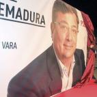 El candidato del PSOE a la presidencia de la Junta de Extremadura, Guillermo Fernández Vara, inicia la campaña electoral con la tradicional pegada de carteles para la elecciones autonómicas 2015.
