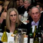 En la cena de corresponsables de la Casa Blanca de 2013, con Barbra Streisand