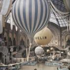 Le premier Salon de l'Aviation qui s'est tenu entre 1909 et 1951 au Grand Palais, Avenue du Général Eisenhower Paris 8e, les montgolfières Michelin :) et tout un tas d'appareils volants ont valu au Grand Palais le surnom de "volière".
