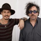 Depp y el director de cine Tim Burton durante la promoci&oacute;n de Sweeney Tood