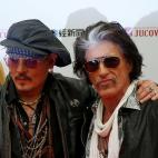 Johnny Depp y el guitarrista de Aerosmith Joe Perry en Tokio, Jap&oacute;n, en noviembre de 2016.