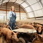 Nancy Poli; criadora de cerdos en Stryker Farms. Foto tomada en Saylorsburg, Pensilvania.