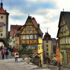 El centro histórico de Rothenburg ob der Tauber es una de las atracciones turísticas más famosas de Baviera. Su conservación es tan buena que da la sensación de haber viajado hacia atrás sin necesidad de usar máquina del tiempo ni nada. P...
