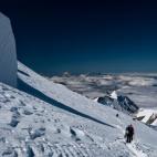 Es la montaña más alta de los Alpes y su cima se encuentra a casi cinco kilómetros de altura, haciendo de este lugar uno de los paisajes más inmensos del mundo. Por supuesto, el macizo del Mont Blanc es la cuna del alpinismo, pero antes de s...