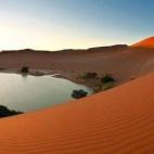 La palabra Erg, de origen árabe, hace referencia a la zona arenosa de un desierto. En el caso del Erg Chebbi, es el único del desierto del Sáhara en zona marroquí, y es que entre estas altísimas dunas se puede decir que comienza el desier...