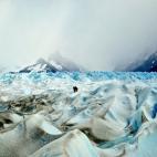 Una de las grandes maravillas naturales argentinas. En la provincia de Santa Cruz se encuentra el gran protagonista del Parque Nacional Los Glaciares: el Perito Moreno. El glaciar, de más de 250 kilómetros cuadrados, se mueve hasta 700 metros ...