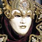 Venecia, la capital de los carnavales del mundo, no podía faltar en esta lista. Con una tradición de cientos de años, el carnaval veneciano comenzó como una forma de que la nobleza de la época se integrara y mezclara con las clases populare...