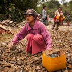 Rai Seng, de 13 a&ntilde;os, trabaja reparando carreteras y asfaltando caminos en Kachin, Myanmar. Gana 3 d&oacute;lares al d&iacute;a. En un pa&iacute;s afectado por varias crisis humanitarias &ndash;que incluyen desastres naturales, emergencia...