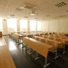 Una de las aulas de la Facultad de Económicas y Empresariales de la Universidad de Sevilla esta mañana.