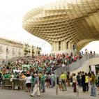 Asamblea-concentración en la Plaza de la Encarnación de Sevilla.