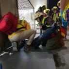 Asistencias médicas atienden a un herido en Barcelona