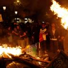 Fuego, barricadas y más violencia en Barcelona
