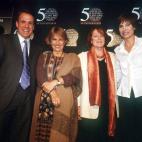 En el 50 aniversario de los Premios Planeta, en los que García Campoy fue la presentadora. En la foto, la periodista posa junto a la ganadora de esa edición, Rosa Regás y la finalista Marcela Serrano.
