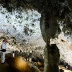 Estalactitas, estalagmitas y excéntricas son los caprichos naturales que se pueden encontrar dentro de El Soplao (Cantabria). 
Atento a la recomendación que hace Saudade: “En total recorremos a pie unos 1500 metros, de los 18 kilómetros tot...