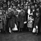 Refugiados vascos que han huido de Espa&ntilde;a por la Guerra Civil llegan a Inglaterra.