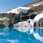 Necesitarás una barca para llegar a este complejo, situado en un mina del siglo XIX. Perivolas está en Santorini, Grecia.