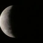 La luna durante el eclipse desde Yakarta (Indonesia)