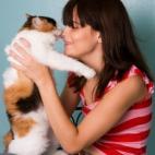 Las personas con mascotas tienen mejor autoestima y se sienten menos solos que las personas sin mascotas, de acuerdo al Journal of Personality and Social Psychology. "Las mascotas sirven como fuentes de apoyo social, proveen muchos beneficios po...