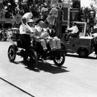 17 de julio de 1955. Abre sus puertas Disneyland en Anaheim (California), el primer parque temático de la compañía.