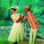 Escena de Julie Andrews y Dick Van Dyke de Mary Poppins, basado en el libro de P. L. Travers.