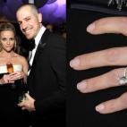 La actriz anunció su compromiso en diciembre 2010 y éste fue el anillo de cuatro quilates que le dio Toth.