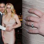 Britney se comprometió con Jason en diciembre de 2011 y le dio este diamante redondo con una banda de platino, trabajado por Neil Lane.