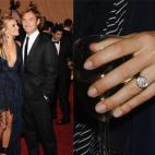 Cuando la pareja se reconcilió en 2010, Sienna Miller se puso otra vez su antiguo anillo de compromiso (que él le había dado originalmente en 2005).
