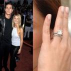 La pareja, quien sigue felizmente casada, anunció en abril de 2001 que se casaría y pronto Sarah ya presumía su brillante y grande anillo de diamantes.