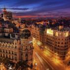 Es probablemente la calle más famosa de España y casi todos los madrileños coinciden en este punto: la Gran Vía es mucho más bonita de noche que de día. Por supuesto, hay opiniones para todos los gustos, y merece la pena a cualquier hora. ...