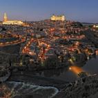 Probablemente las mejores vistas de la preciosa ciudad de Toledo se vean desde este rincón, el Mirador del Valle, al que se puede acceder fácilmente en coche. Disfrutar del Alcázar y la Catedral iluminados a lo lejos te dará la sensación de...