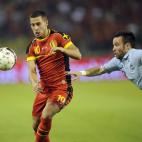 Belgium's midfielder Eden Hazard (L) and France's forward Mathieu Valbuena vie for the ball during the 2014 World Cup friendly football match between Belgium and France at the King Baudouin stadium in Brussels on August 14, 2013. AFP PHOTO / JOH...