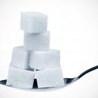 El azúcar blanco se conservará bien por siempre, en tanto que no comience a cristalizarse, dice Revell. Para evitar que esto ocurra hay que guardarlo bien sellado en una bolsa de plástico grueso o en un bote, sugiere la experta.