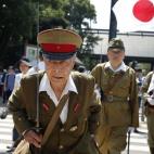 Un veterano de la Guerra Oriental, con un uniforme recreado. 