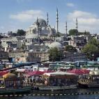 Estambul está considerada una de las ciudades más bellas de Europa. No es un apelativo que se le dé a cualquier destino. Estambul tiene bazares que huelen a especias, monumentos que quitan el hipo y gentes a las que quieres conocer. Ver más ...