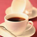 Suprimir la cafeína, el té o las bebidas energéticas ayudarán a mantener el estrés a raya y a controlar la cantidad de calorías ingeridas.