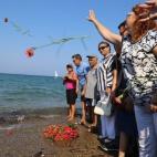 Conmemoración de la muerte de 12 sirios, incluyendo el niño de tres años Aylan Kurdi, al tratar de cruzar el mar Egeo hacia Grecia. Sus cuerpos aparecieron en la costa de Mugla, Turquía, el 2 de septiembre.