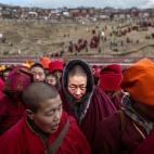 Monjes budistas tibetanos, tras una sesión de canto en el condado de Sertar el 30 de octubre.