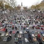 La Plaza de la República de París, cubierta de zapatos  simbolizando la lucha contra el cambio climático en el marco de la Cumbre del Clima.