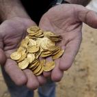 Cerca del puerto del Parque Nacional de Cesarea (Israel) se descubrió un botín de oro en el fondo del mar Mediterráneo. Las monedas datan del período medieval, concretamente de siglo XI.