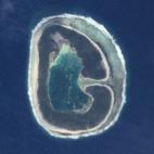 Esta imagen de la isla Pinaki fue tomada por los astronautas de la Estación Espacial Internacional en abril de 2001.