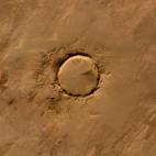 El 24 de enero de 2008, el Advanced Spaceborne Thermal Emission and Reflection Radiometer (ASTER) del satélite Terra tomó esta imagen del cráter del meteorito Tenoumer en Mauritania. El meteorito impactó entre hace 10.000 y 30.000 años.
