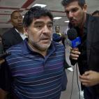 El 2 de febrero de 1994, Maradona fue acusado de agredir a un grupo de periodistas en su casa en Moreno (Buenos Aires) con un rifle de aire comprimido. Por este lamentable hecho fue condenado y tuvo que indemnizar a la gente agredida.