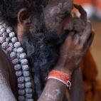 Retrato de un Sadhu, realizando sus rituales.