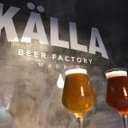 K&auml;lla Beer Factory, en la calle Barbieri, es fruto de la ilusi&oacute;n de Alejandro, Juan Luis y Merchy. Este tr&iacute;o apasionado por el mundo de la cerveza ha creado K&auml;lla, cuyo significado sueco es origen y se pronuncia chela, ce...