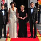 En junio de 2011 junto a Angela Merkel y Joachim Sauer con un vestido de Neem Khan en tono marfil.