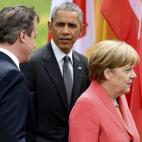 Angela Merkel, Barack Obama y David Cameron, durante la foto de familia de una reunión celebrada en la segunda y última jornada de la Cumbre del G7.