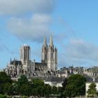 Además de por su increíble catedral y el festival de jazz que celebra todos los años, Coutances es un precioso rincón que se ha ganado el sobrenombre de ¡Toledo de Contentin'. Ya te puedes hacer una idea de lo que se puede ver aquí... Ver...